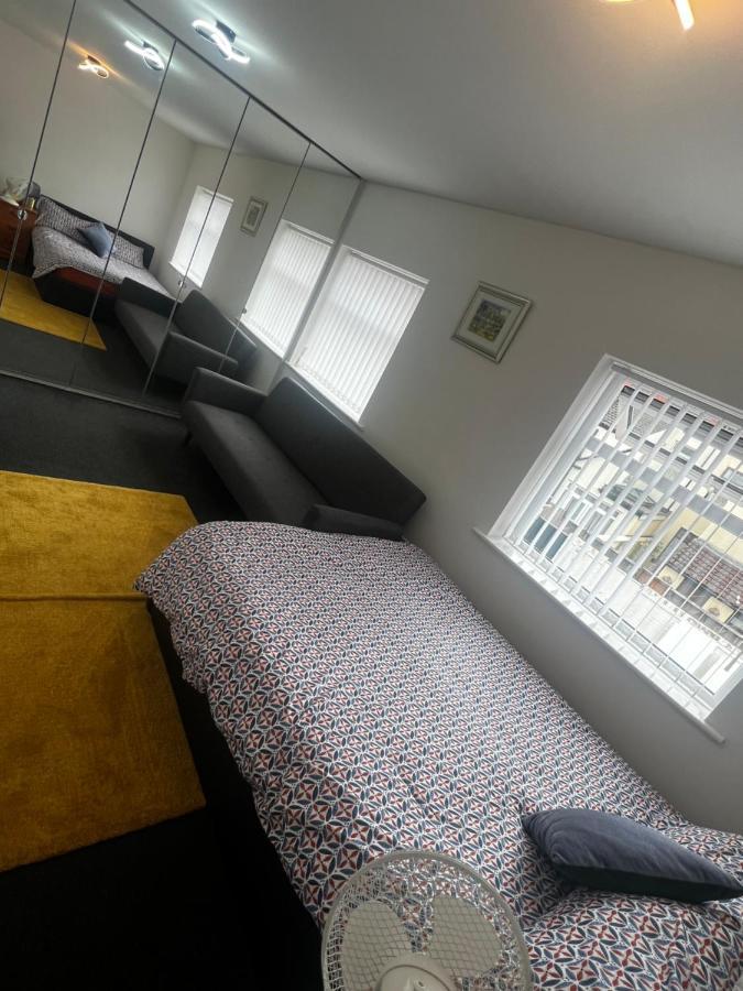 Liberty Inn Room With Sharing Toilet And Kitchen Liverpool Exterior foto